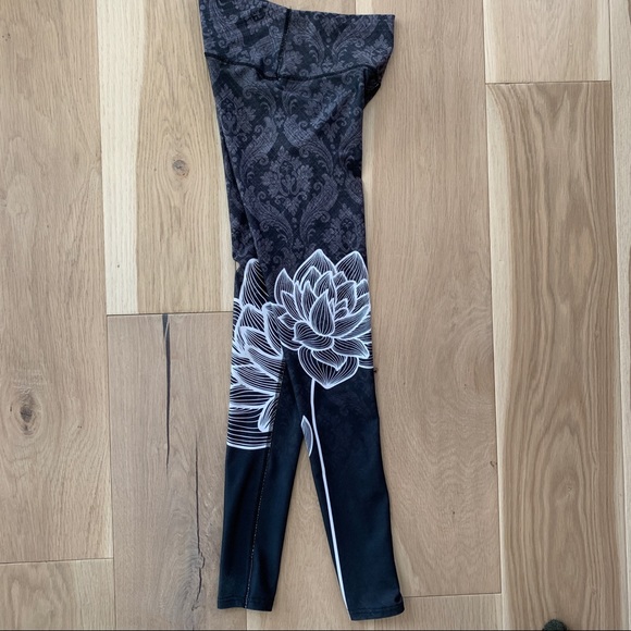 Inner Fire Lotus Leggings - Picture 7 of 9